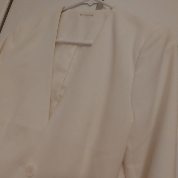 Elegant Ivory Blazer - Picture 3 of 6
